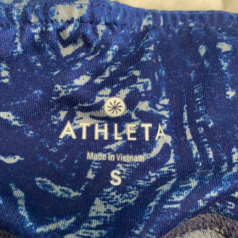 Blue swirl cropped Athleta legging - Picture 2 of 4
